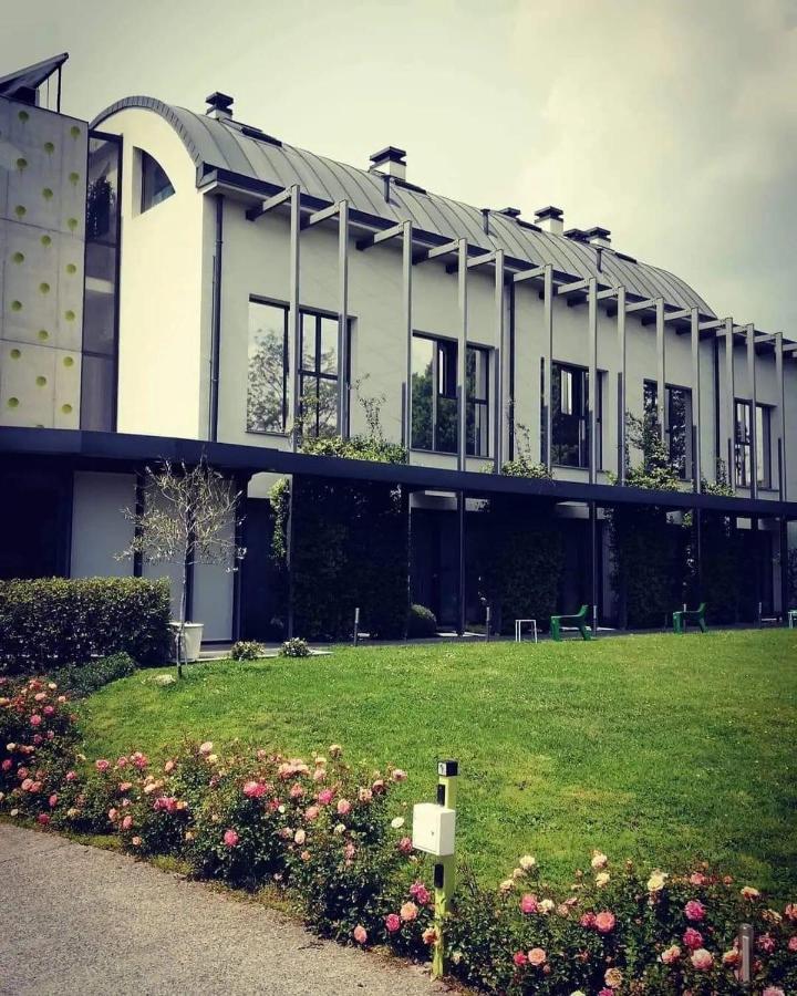 Mxp Rooms Guest House Cardano Al Campo Exteriör bild