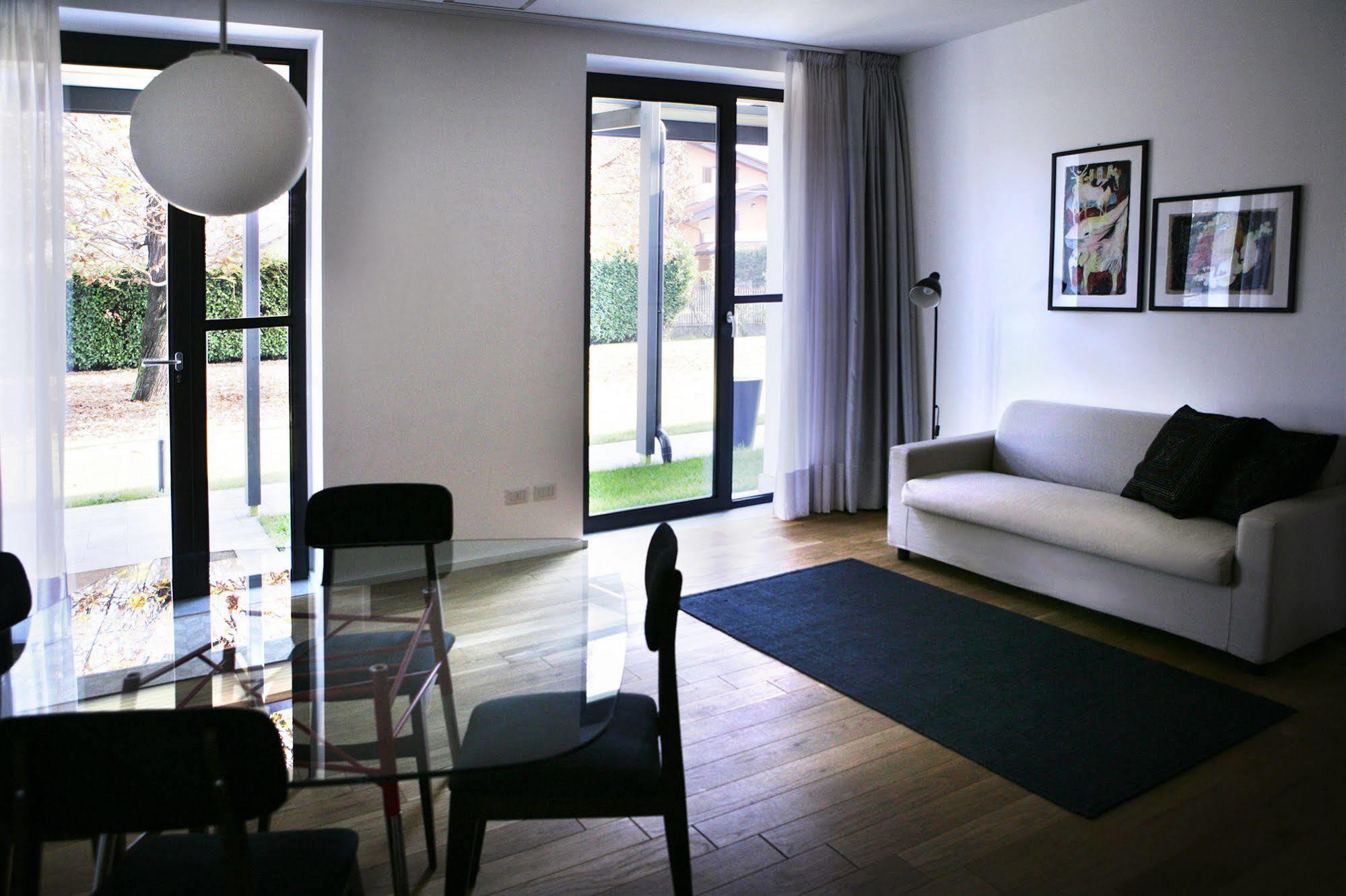 Mxp Rooms Guest House Cardano Al Campo Exteriör bild