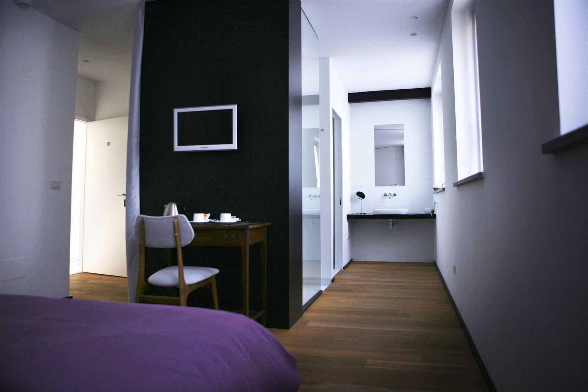 Mxp Rooms Guest House Cardano Al Campo Exteriör bild