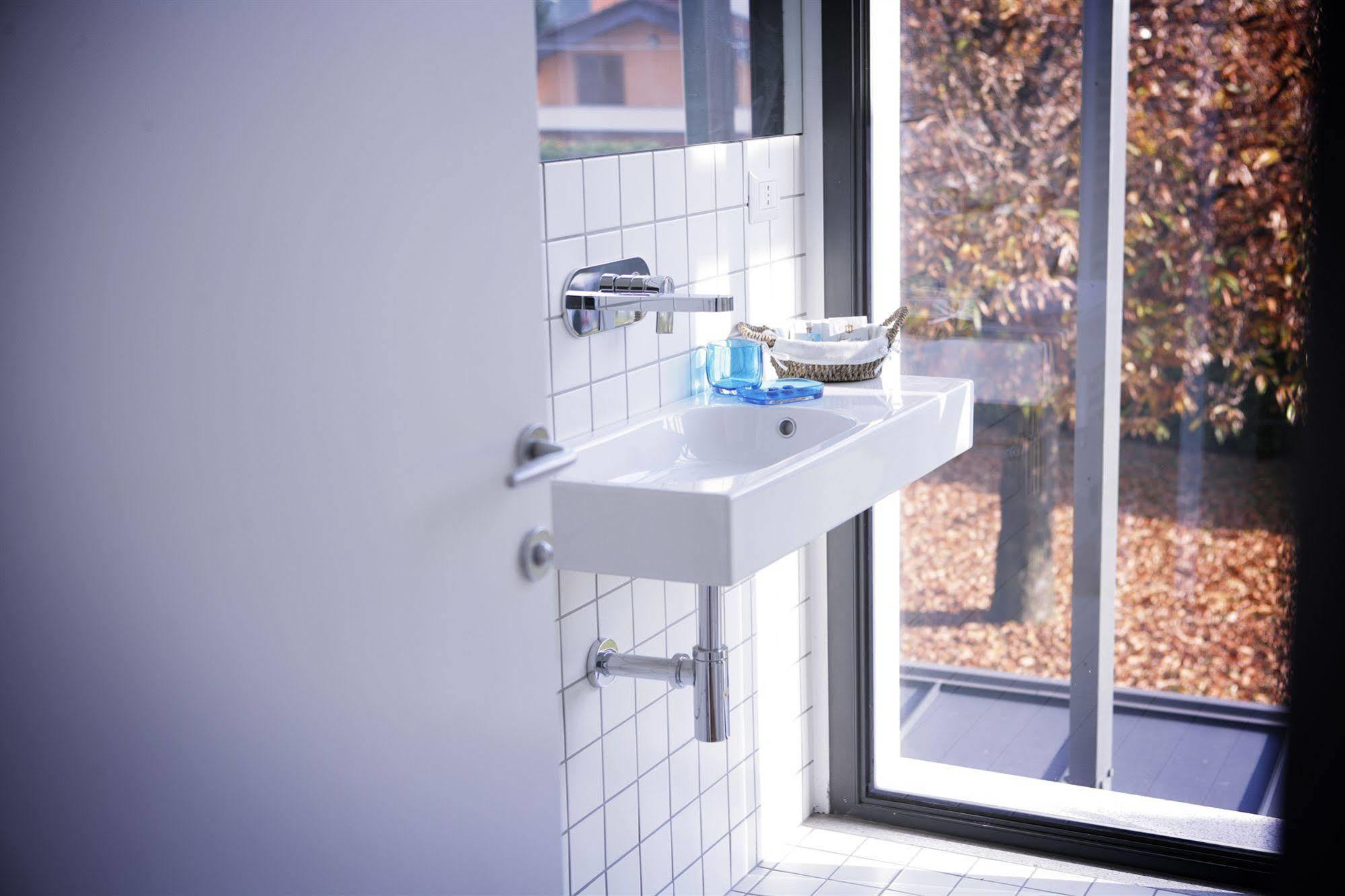 Mxp Rooms Guest House Cardano Al Campo Exteriör bild