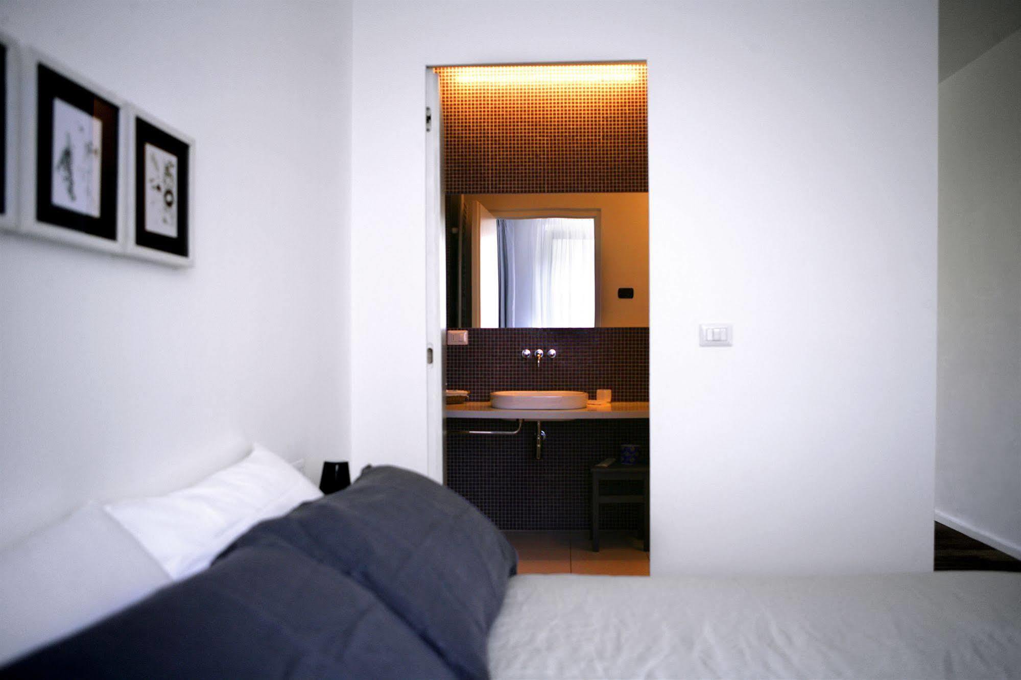 Mxp Rooms Guest House Cardano Al Campo Exteriör bild