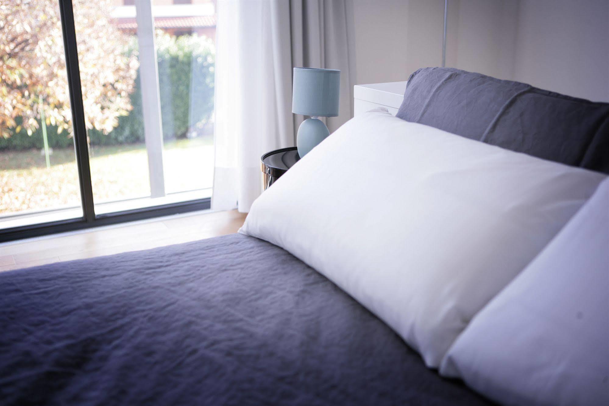 Mxp Rooms Guest House Cardano Al Campo Exteriör bild