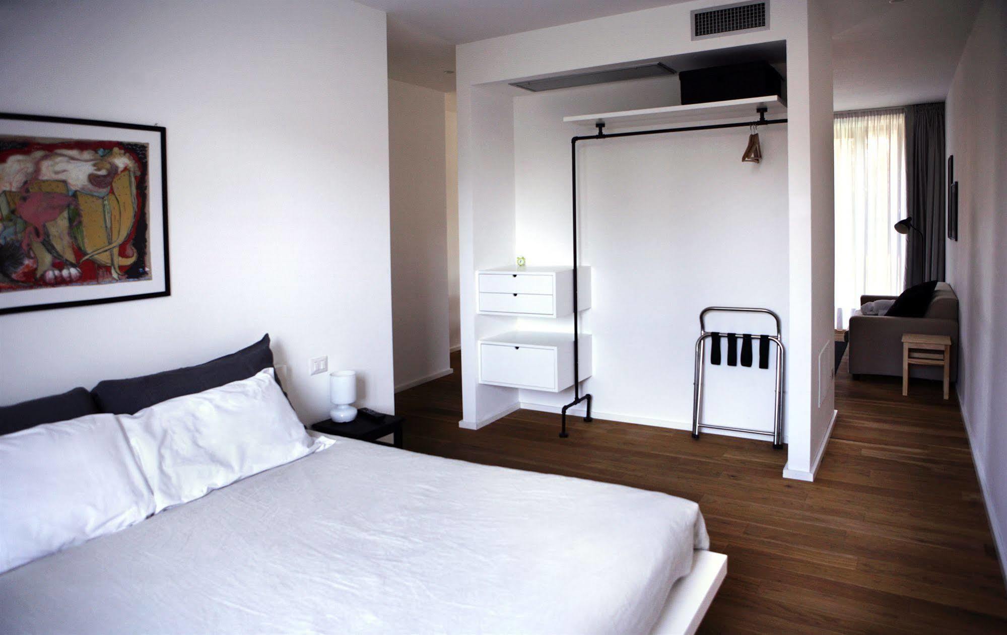 Mxp Rooms Guest House Cardano Al Campo Exteriör bild